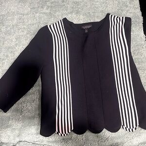 Top shop size 8 slightly cropped top. Has stretch to the shirt.